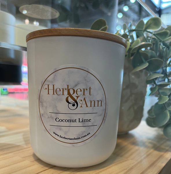 Medium Cambridge Matte White Candle