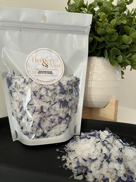 Magnesium Bath Flakes with Blue Cornflower