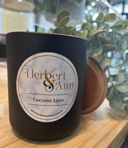 Medium Cambridge Matte Black Candle
